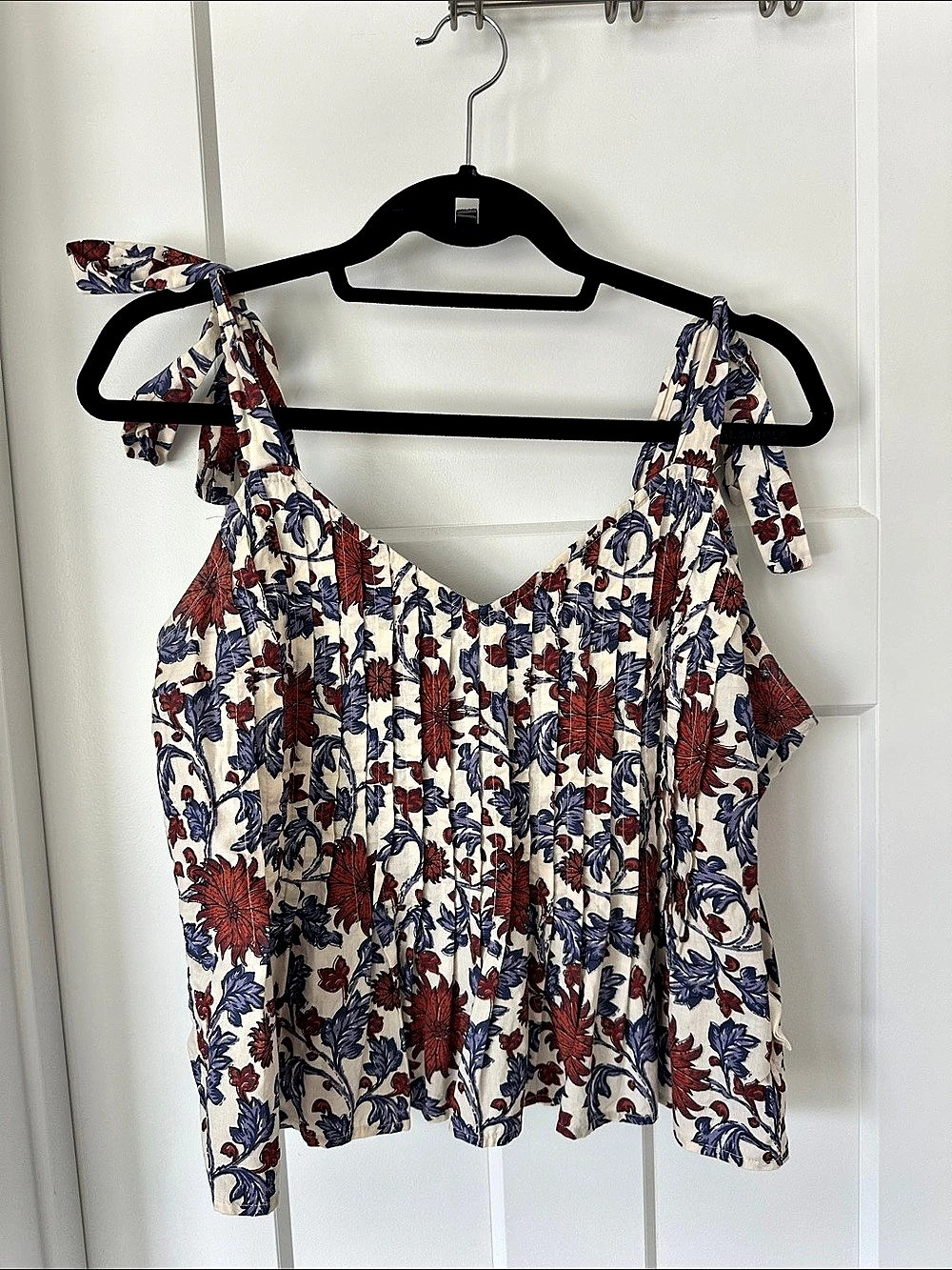 Floral Tie Strap Crop Top in White & Red Size Medium